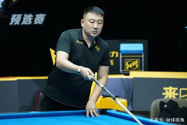 足球国足球迷自发组织万人方阵助威