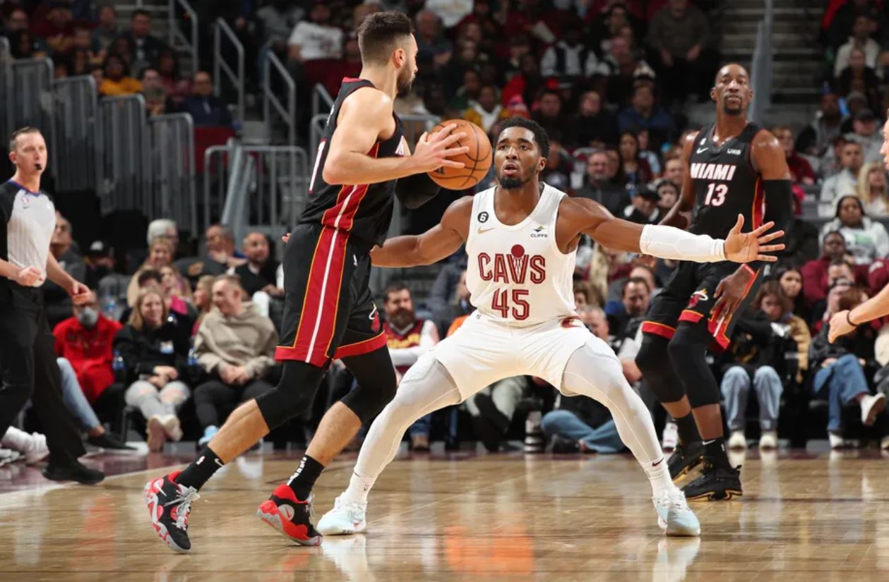 年轻的她却 年轻的她却