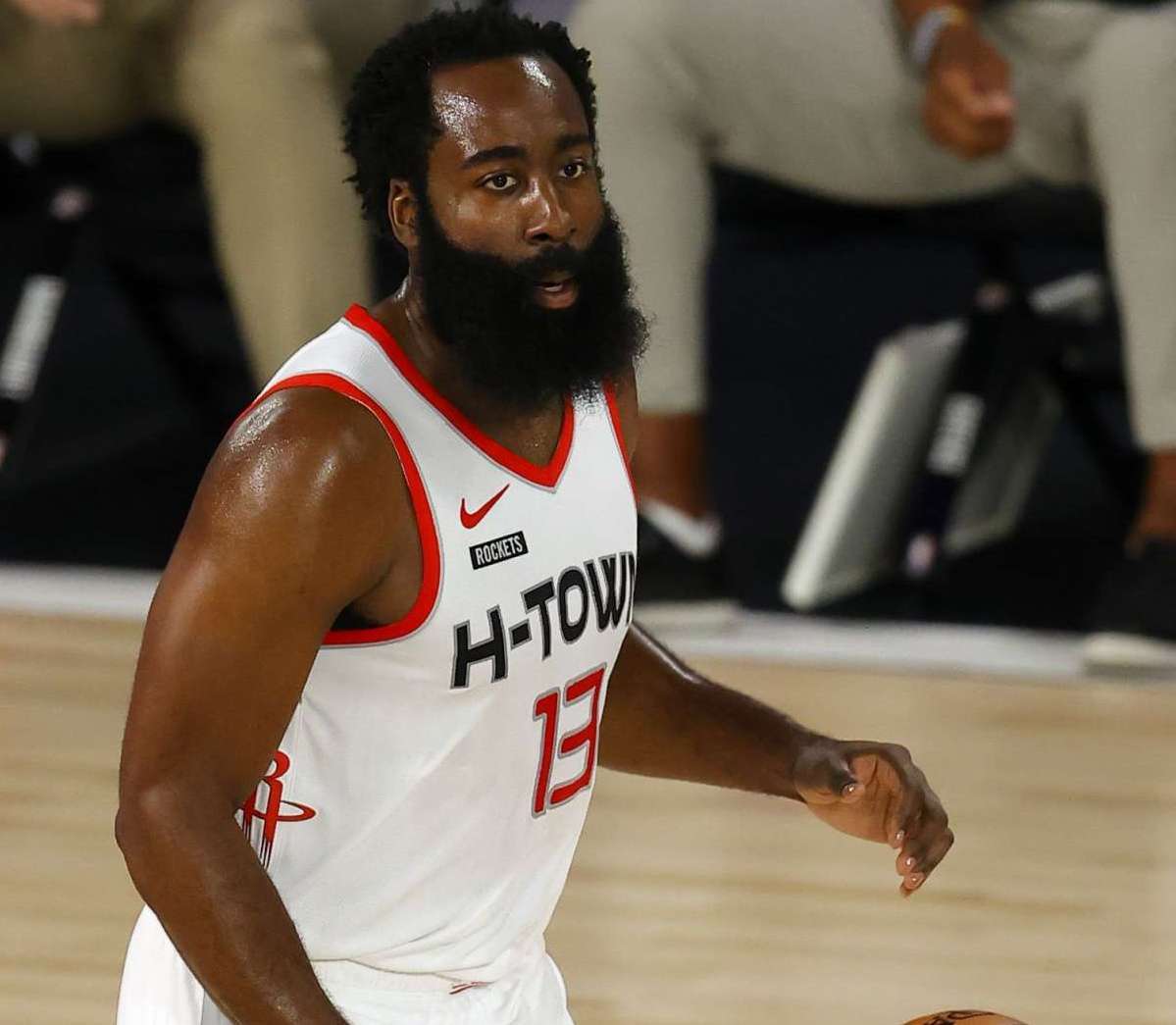 他在更衣室 他在更衣室